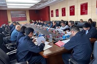 媒体人：新疆队大外援坦纳-格罗夫斯已正式抵达浙江与球队会合